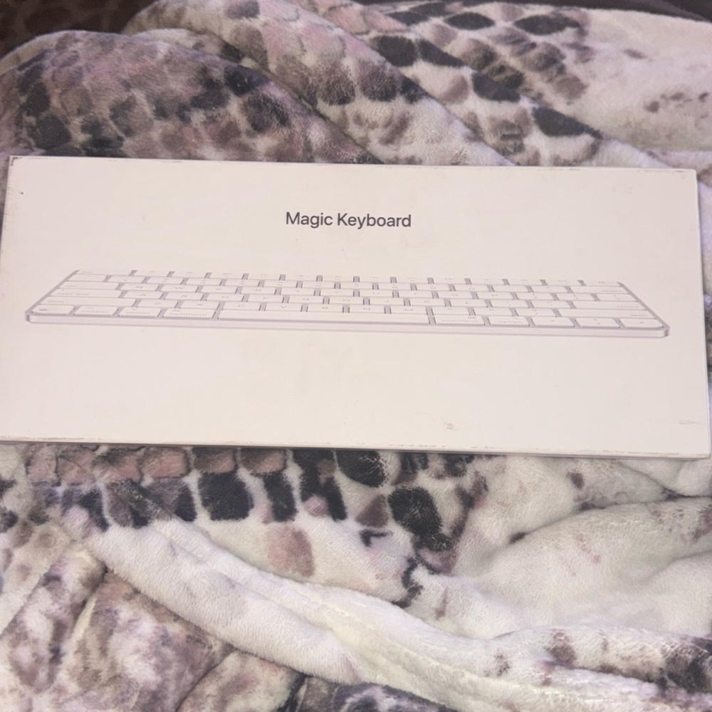 Apple Magic Keyboard Bluetooth and wireless